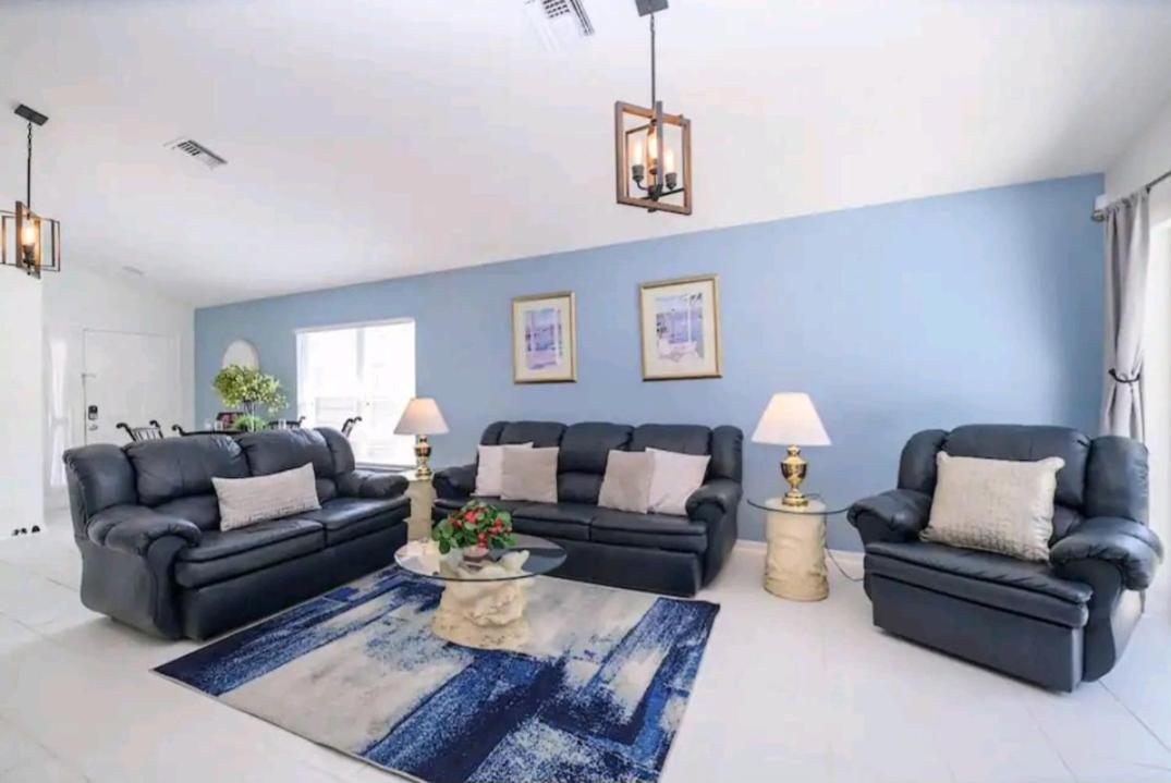 Lake Berkley Family Resort: Quiet Getaway with Pool Near Disney Kissimmee Exterior photo