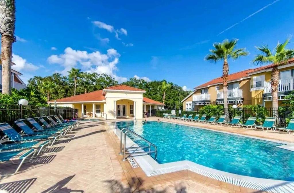 Lake Berkley Family Resort: Quiet Getaway with Pool Near Disney Kissimmee Exterior photo
